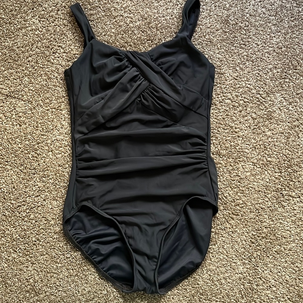 LANDS END SLIMMING SWIM SUIT